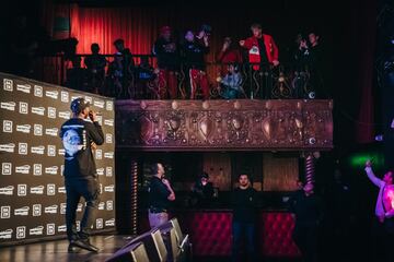 KSI: "Al fin, despu¨¦s de m¨¢s de un a?o desde nuestro combate, puedo volver a subir al cuadril¨¢tero para luchar contra Logan Paul. Si soy sincero, no luch¨¦ bien en la primera pelea, y a¨²n as¨ª, consegu¨ª empatar contra ¨¦l. Esta vez no boxear¨¦ tan cerca, especialmente ahora que hablamos de boxeo profesional, sin cascos protectores y con guantes de 10 onzas, el momento de acabar con ¨¦l se acerca. No puedo esperar a ver los memes cuando le d¨¦ una paliza y le deje sin aliento. Esta vez se enfrentar¨¢ a un animal diferente. Pronto lo descubrir¨¢".