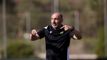 Abelardo, en su primer entrenamiento con el FC Cartagena.