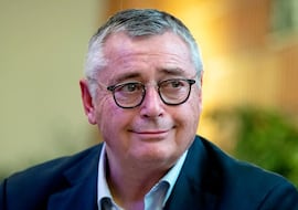 El Fary, Michael Robinson y un falso jugador del Liverpool: muchos no recuerdan el mítico momento de esta serie española