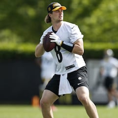 Los Steelers firman al quarterback novato Kenny Pickett