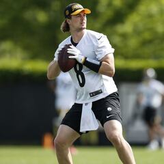 Kenny Pickett: Aprendo de Mitch Trubisky y Mason Rudolph