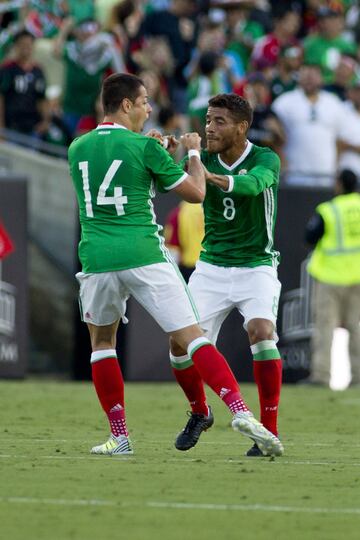 Una de las marcas que más perseguía el tapatío era la de máximo anotador de la Selección Mexicana. Después de siete años en el Tricolor y de gran presión mediática, finalmente pudo superar el récord impuesto por Jared Borgetti en el partido del pasado fin de semana ante Croacia con su 47° tanto vestido de verde. ¿Hasta dónde dejará la vara el delantero del Bayer Leverkusen?