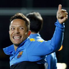 El Barça traspasa a Adriano al Besiktas por 600.000 euros