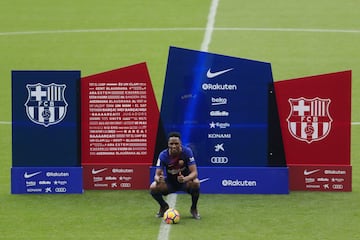 Yerry Mina presentado presentado en el Barcelona en el Camp Nou