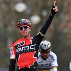 Van Avermaet somete a Sagan y estrena la temporada de pavés