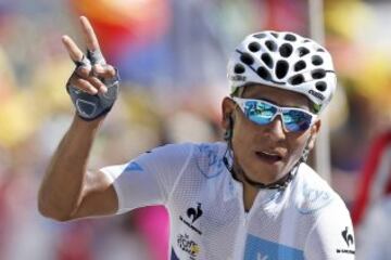 TDF147. Alpe D Huez (France), 25/07/2015.- Movistar team rider Alexander Nairo Quintana of Colombia reacts as he crosses the finish line of the 20th stage of the 102nd edition of the Tour de France 2015 cycling race over 110.5 km between Modane Valfrejus and Alpe d'Huez, France, 25 July 2015. (Ciclismo, Francia) EFE/EPA/SEBASTIEN NOGIER