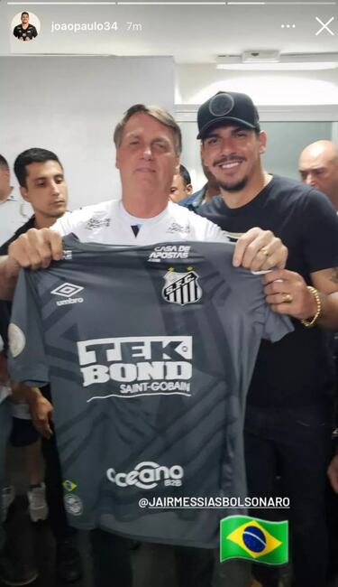 Santos rompe el protocolo contra la COVID-19 junto a Bolsonaro