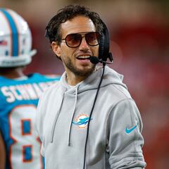 Mike McDaniel firma extensión con los Dolphins