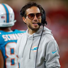 How much money will coach Mike McDaniel earn at Miami Dolphins with new contract extension?