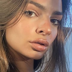 Emily Ratajkowski despidió el año con su foto más provocativa