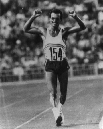 En los JJ.OO. de Moscú 1980 logró la plata en los 50 kms marcha. Era la primera vez que un atleta español subía al podio en una cita olímpica.