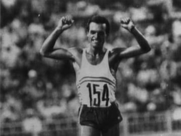 En los JJ.OO. de Moscú 1980 logró la plata en los 50 kms marcha. Era la primera vez que un atleta español subía al podio en una cita olímpica.