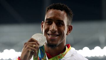 Willy Toledo llama "gusano" al atleta Orlando Ortega tras ganar la medalla de plata en 100 metros vallas.