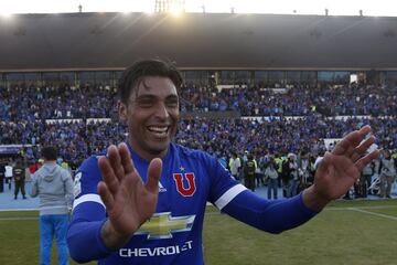 El jugador de la U lideró la defensa del campeón. Demostró el rendimiento que acostumbra en la Roja, algo que no había podido hacer desde su llegada al club. 