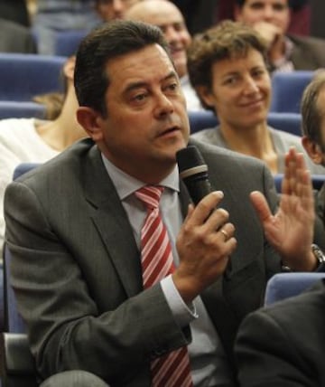 Javier Guillén, director general de la Vuelta a España, analiza el presente y futuro de la competición en el Foro AS acompañado por Miguel Cardenal, José Luis Saez y Alfredo Relaño.