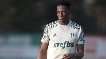 Barcelona sigue en la duda &iquest;Contratar a Yerry Mina o fichar un defensa con experiencia?