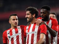 Athletic Bilbao's Spanish midfielder Raul Garcia (C) celebrates with Athletic Bilbao's Spanish forward Alex Berenguer (L) and Athletic Bilbao's Spanish forward Inaki Williams after scoring his team's first goal during the Spanish Copa del Rey (King's Cup) semi-final football match between Athletic Club Bilbao and Valencia CF at the San Mames stadium in Bilbao on February 10, 2022. (Photo by ANDER GILLENEA / AFP)