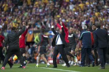 Alegría de los jugadores y técnicos del Atlético de Madrid tras el partido.