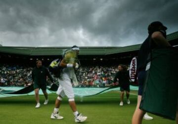 El 6 de julio de 2008 se enfrentaron por sexta vez en un Grand Slam, en está ocasión venció Nadal por 6-4, 6-4, 6-7 (5), 6-7 (8-10) y 9-7 en un partido que duró 4 horas y 46 minutos de juego, pero que realmente mantuvo a los jugadores en la cancha durante casi siete horas por los retrasos que provocó la lluvia