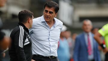 Futbol, Nublense vs Colo Colo.
Fecha 30, campeonato Nacional 2022.
El entrenador de Colo Colo Gustavo Quinteros es fotografiado durante el partido de primera division contra Nublense disputado en el estadio Nelson Oyarzun de Chillan, Chile.
06/11/2022
Javier Vergara/PHOTOSPORT

Football, Nublense vs Colo Colo.
30th date, 2022 National Championship.
Colo Colo's head coach Gustavo Quinteros is pictured during the first division match against Nublense held at the Nelson Oyarzun stadium in Chillan, Chile.
06/11/2022
Javier Vergara/PHOTOSPORT