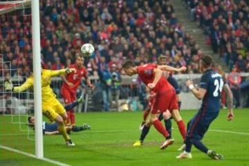 Robert Lewandowski marca el 2-1.