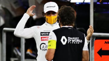 Carlos Sainz (McLaren) y Fernando Alonso (Renault). Bahréin, F1 2020.