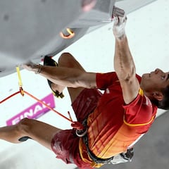 El oro olímpico Alberto Ginés no irá al Mundial de escalada