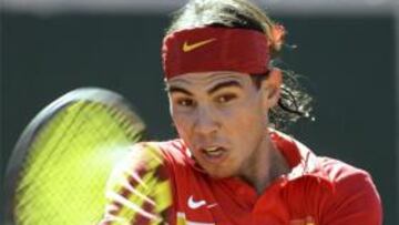 Nadal pasa por encima de Tipsarevic para dar el segundo punto a España
