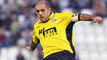 Karmona deja el Alavés.