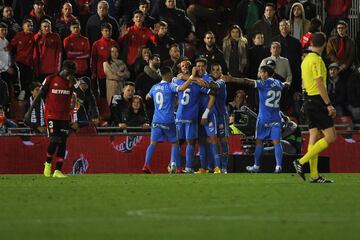 Un gol de Nemanja Maksimovic, con un precioso remate de cabeza tras centro de Kenedy, le dio la victoria al Getafe (0-1) en su visita a Mallorca en la jornada 26 del Campeonato. Además, fue la primera vez que el Getafe no encajaba ningún tanto en 15 visitas a la isla mallorquina.