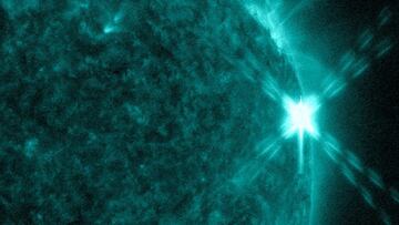 El Sol emite una extraña llamarada.