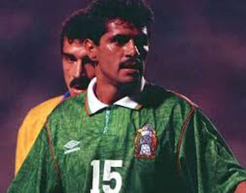 Durante una temporada (1988-89), Valencia se convirtió en el equipo del histórico delantero, pero no pasó ni de década cuando en 1989 terminó en Cruz Azul.