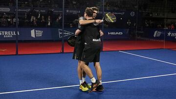 Lebr&oacute;n y Navarro se abrazan en el Master Final de Barcelona.