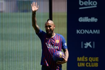 Arturo Vidal at Camp Nou during his presentation.