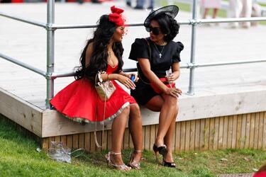 Ambiente durante  el primer día del Festival del Derby de Epsom en Surrey. Es una carrera de galope plano de 2423 metros de distancia y su primera edición fue en 1780.