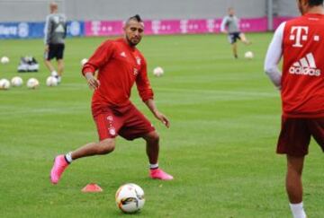 El chilenos sostuvo la primera práctica con sus nuevos compañeros y habló con Josep Guardiola.