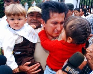 En 2000 estuvo secuestrado por 24 horas. Fue liberado en un paraje rural de Cundinamarca. Retirado del ciclismo, vive de la ganadería, la jardinería y la finca raíz.