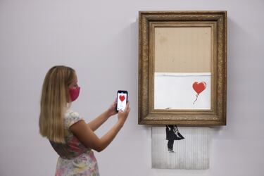 El día que el artista callejero Banksy autodestruyó una de sus más famosas obras tras venderla por más de 1 millón de dólares