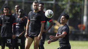 Medellín prepara clásico mientras espera a Bobadilla