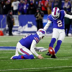 Who are the lowest-paid players in the NFL? Is there a minimum salary in pro football?