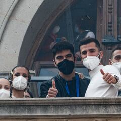 Los futbolistas del Valencia disfrutan de la mascletà
