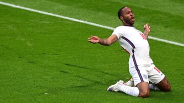 Londres (Reino Unido), 22/06/2021.- Raheem Sterling de Inglaterra celebra tras marcar el 1-0 durante el partido del grupo D de la Eurocopa 2020 que las selecciones de República Checa e Inglaterra juegan en Londres, Reino Unido, 22 Junio 2021. EFE/E