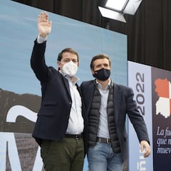 Casado y Mañueco suben la misma foto con una niña con dos días de diferencia