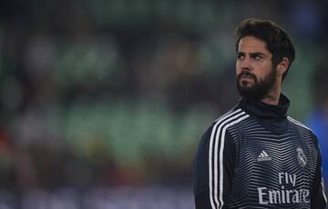 SEVILLE, SPAIN - JANUARY 13: Isco Alarcon of Real Madrid CF looks on during the La Liga match between Real Betis Balompie and Real Madrid CF at Estadio Benito Villamarin on January 13, 2019 in Seville, Spain. (Photo by Aitor Alcalde/Getty Images)