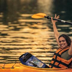 Esta es la bolsa estanca que va a permitirte sumergir el móvil y otros objetos en la playa