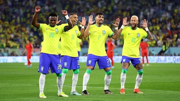 Soccer Football - FIFA World Cup Qatar 2022 - Round of 16 - Brazil v South Korea - Stadium 974, Doha, Qatar - December 5, 2022 Brazil's Neymar celebrates scoring their second goal with Vinicius Junior, Raphinha and Lucas Paqueta REUTERS/Carl Recine     TPX IMAGES OF THE DAY