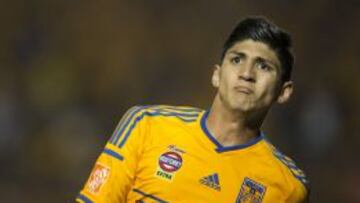 Alan Pulido gan&oacute; un campeonato sin vivir en M&eacute;xico.