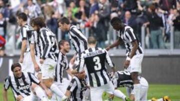 Los jugadores de la Juventus celebran el gol de Giaccherini.