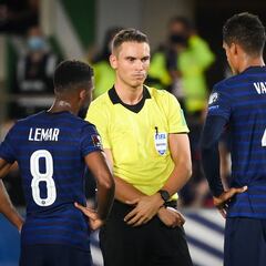 Schärer y Kruzliak, árbitros para Athletic y Real Sociedad