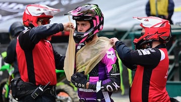 Jorge Prado, tras dislocarse el hombro derecho en el SX de Anaheim 2.